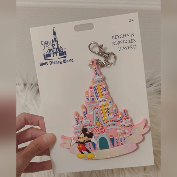 💖FIRM! NWT DISNEY PARKS WDW 50TH ANNIVERSARY VAULT COLLECTION BIRTHDAY CAKE 25T - Picture 1 of 10